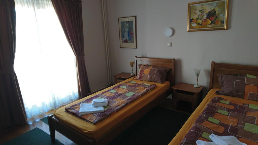 Hostel Bimbo Skopje Exterior foto